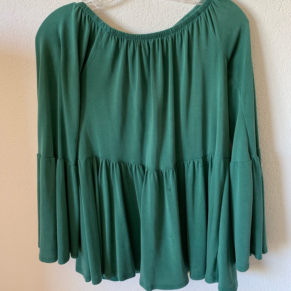 URAN OUTFITTERS GREEN BLOUSE